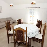 דירה By The Sea Pag - 529
